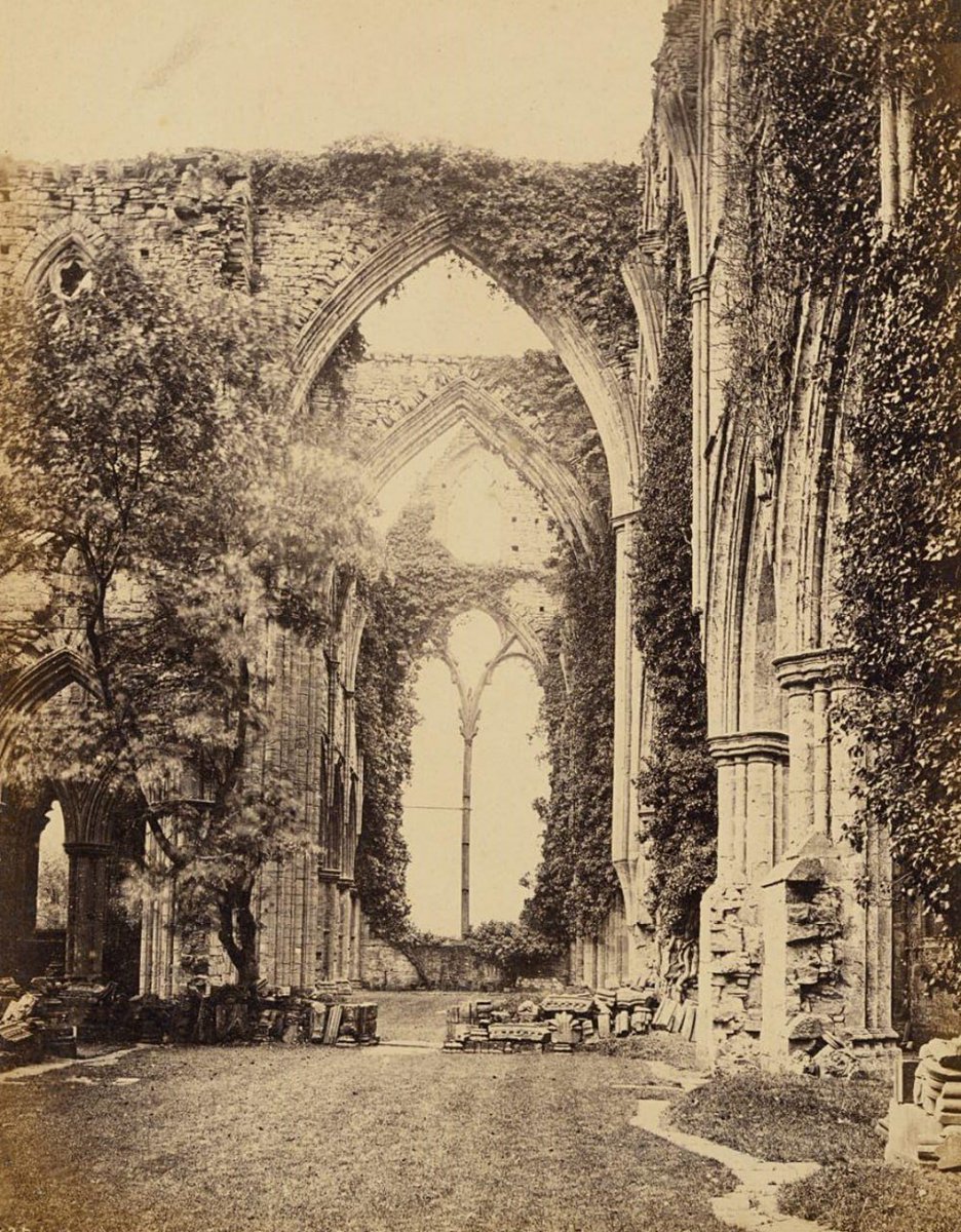 AncientsRback's tweet image. Great Britannia. 1880

The panorama of a world that has already stopped walking.

They&apos;ll tell you this is abandonment; people found a better or more attractive place and moved away. But these places scream a stolen past, a past stripped of its harmonious fullness. Everything and…