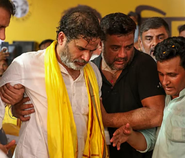 इन्हें क्या हो गया.....