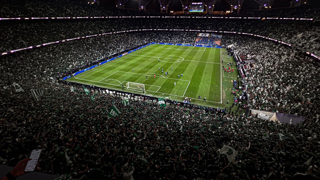 وحشنا هالمنظر 😍
 موعدنا الثلاثاء 🇸🇦🔥

#السعودية_العراق 
#المنتخب_السعودي