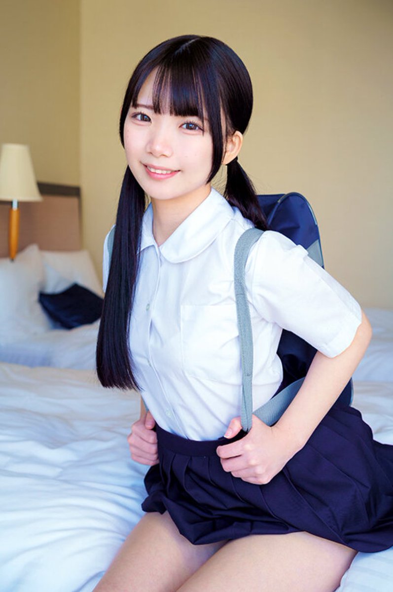 Koko2013eee's tweet photo. 146cmの小動物系なのにえっっぐいフェするのが最高なんよ https://t.co/AGYwCIh7by