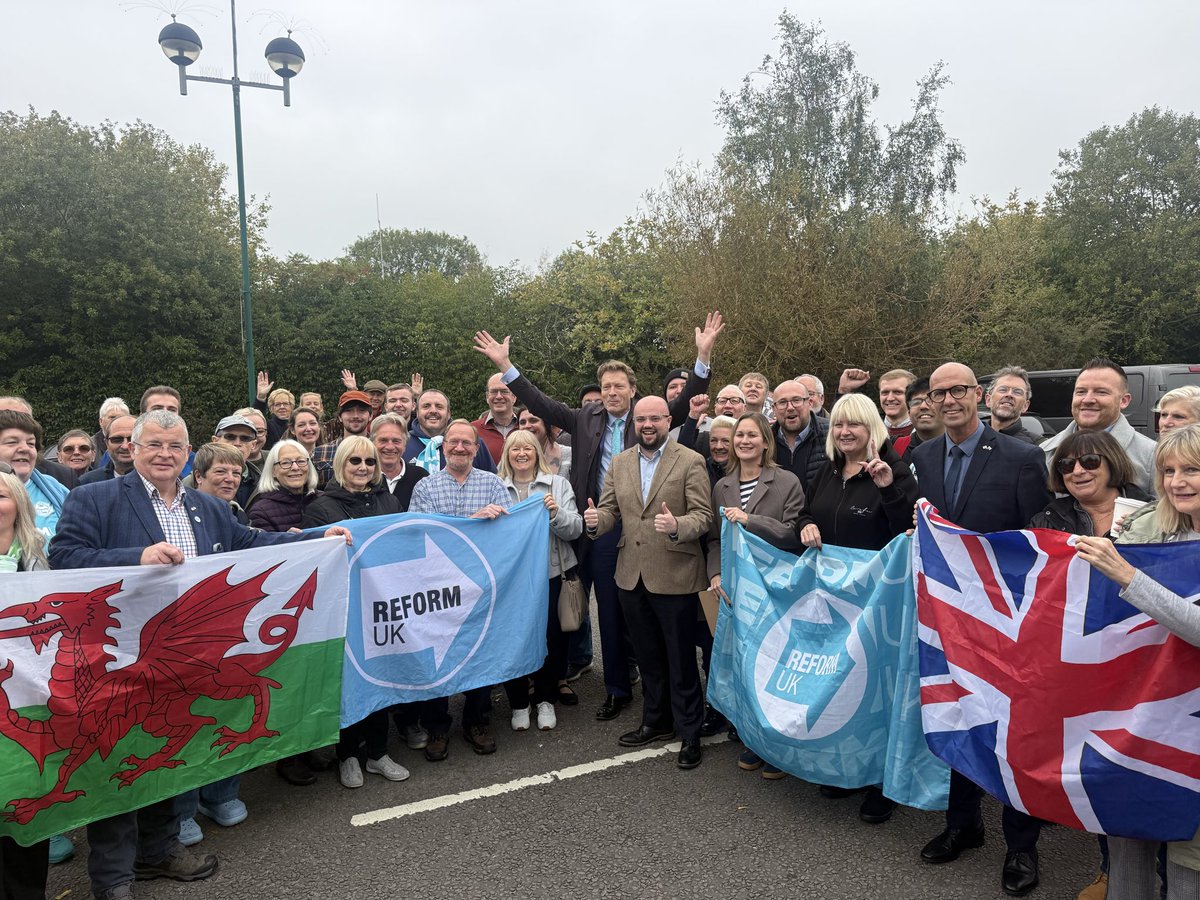 cllr_thomas's tweet image. Out in Caerphilly today with @TiceRichard and @LeeAndersonMP_ supporting our fantastic candidate @LlyrPowell.
Huge energy on the ground - locals know Wales needs Reform and Caerphilly is ready for change!