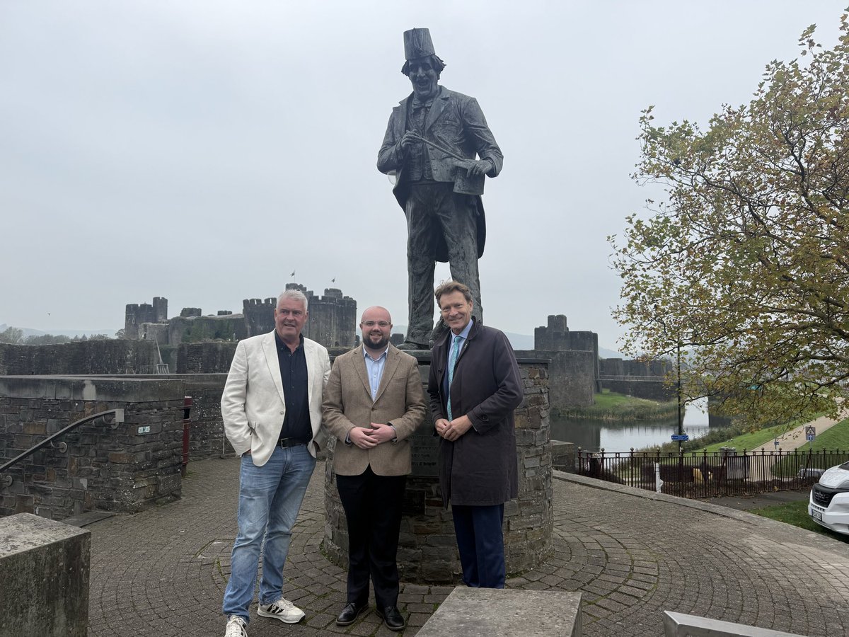 cllr_thomas's tweet image. Out in Caerphilly today with @TiceRichard and @LeeAndersonMP_ supporting our fantastic candidate @LlyrPowell.
Huge energy on the ground - locals know Wales needs Reform and Caerphilly is ready for change!