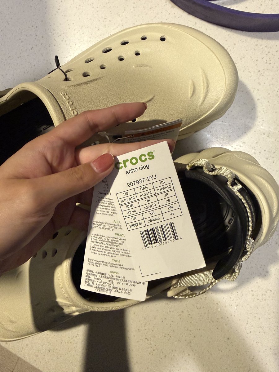 PPP68784338's tweet photo. Crocs Echo Clog Bone Black (US10)
ซื้อมาใส่ไม่ได้ค่ะ ปล่อยต่อ 2400฿ (ราคาคุยกันได้ค่า)
ของแท้100% #Crocs  #crocsมือสอง #ปล่อยต่อรองเท้า #รองเท้ามือสอง https://t.co/Rjt71MoYDS