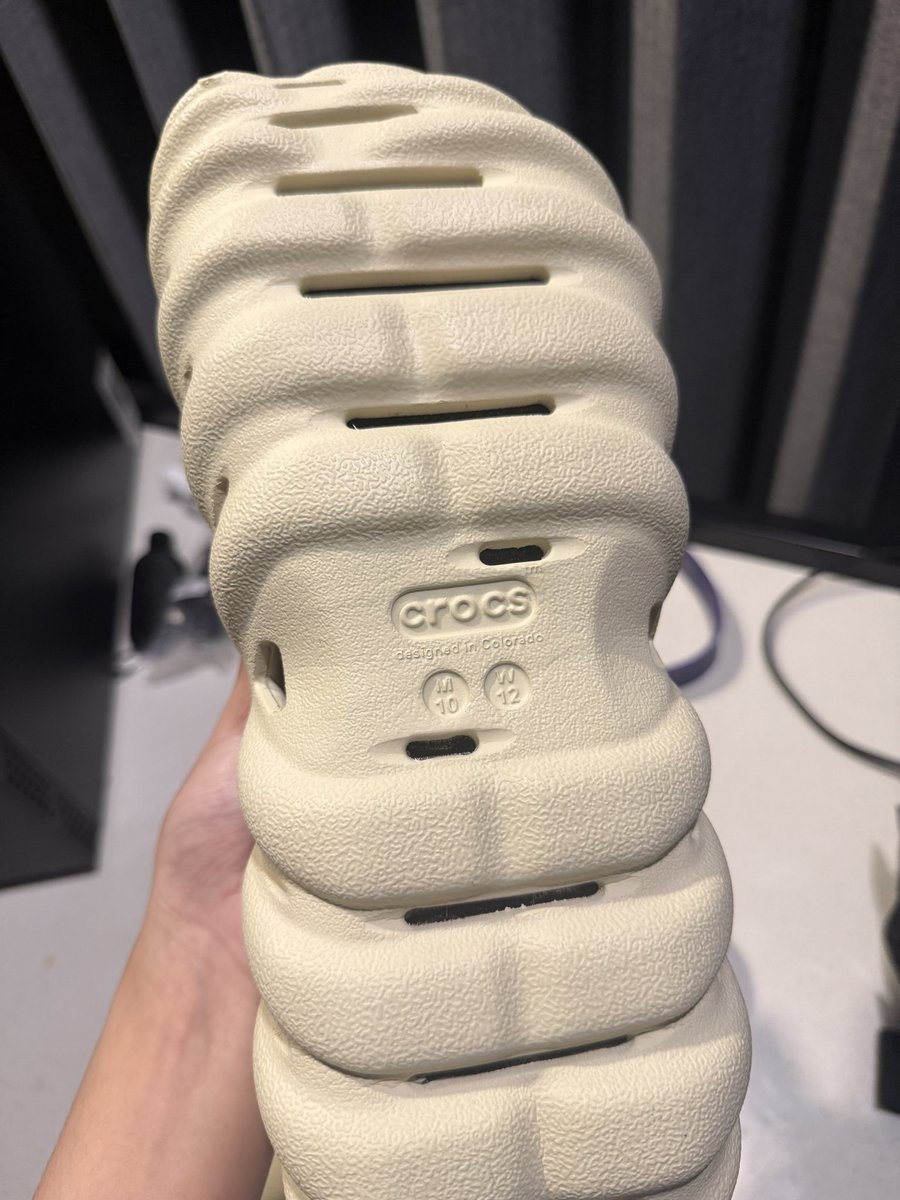 PPP68784338's tweet photo. Crocs Echo Clog Bone Black (US10)
ซื้อมาใส่ไม่ได้ค่ะ ปล่อยต่อ 2400฿ (ราคาคุยกันได้ค่า)
ของแท้100% #Crocs  #crocsมือสอง #ปล่อยต่อรองเท้า #รองเท้ามือสอง https://t.co/Rjt71MoYDS