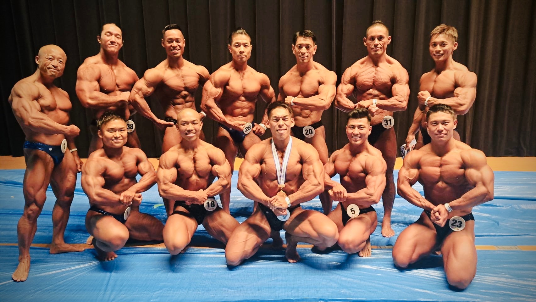 ボディービル　マッチョトリオ筋肉トレフィギュア3体セット　ゴールドジム ボディービル マッチョトリオ筋肉トレフィギュア3体セット