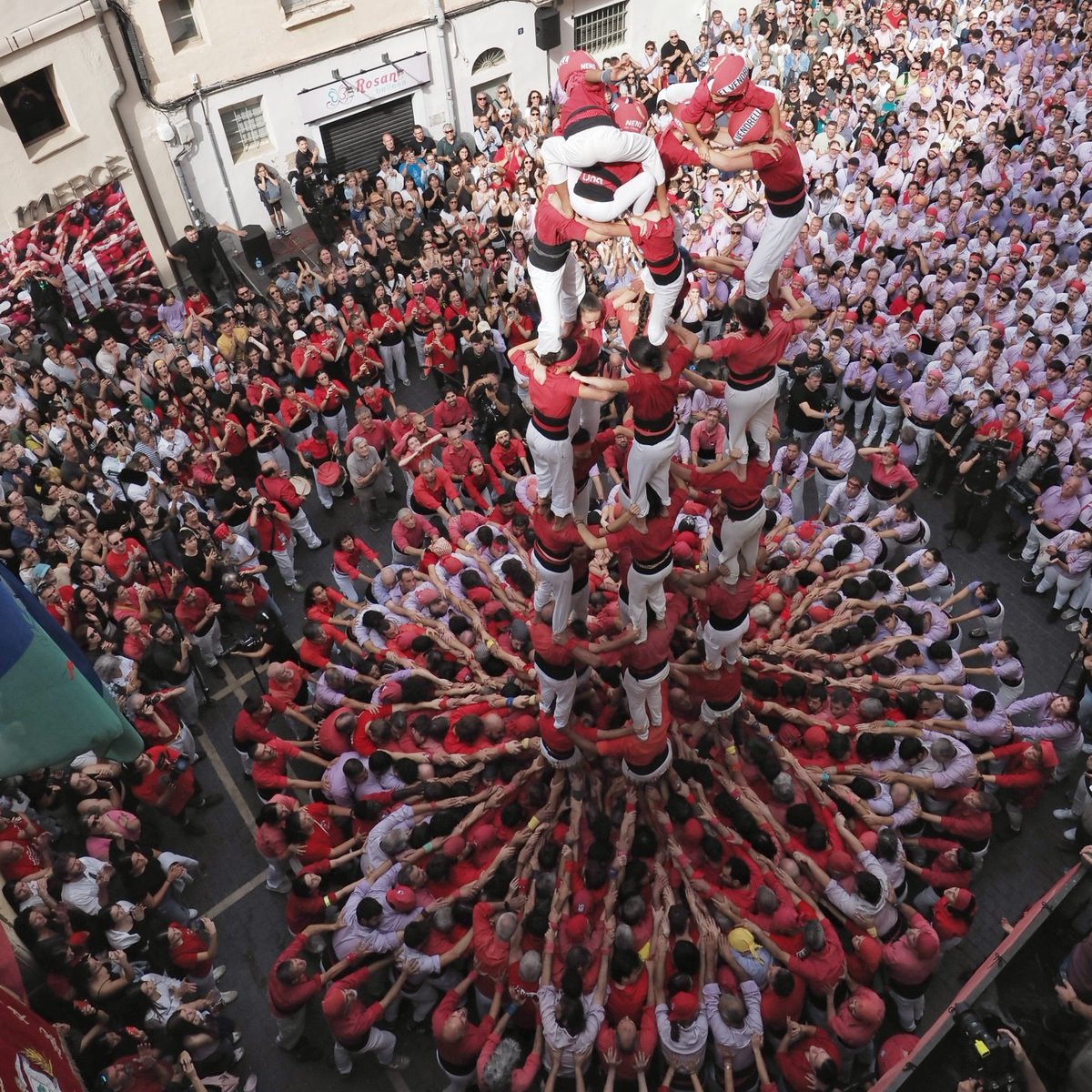 victormerencio's tweet photo. 7d8 @nensdelvendrell Diada de Santa Teresa https://t.co/w6IfUlH2sx