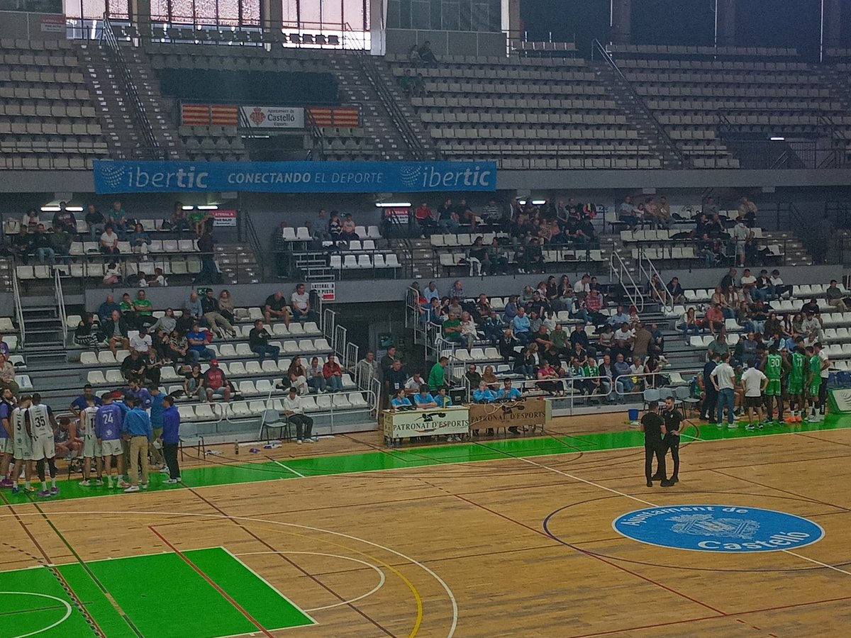 noticies_d's tweet image. Finalitza el 3° quart al pabelló Ciutat de Castelló

@amics_castello 63
@UPBGandia 73

#SegundaFEB 🏀 #basket #esports #noticies