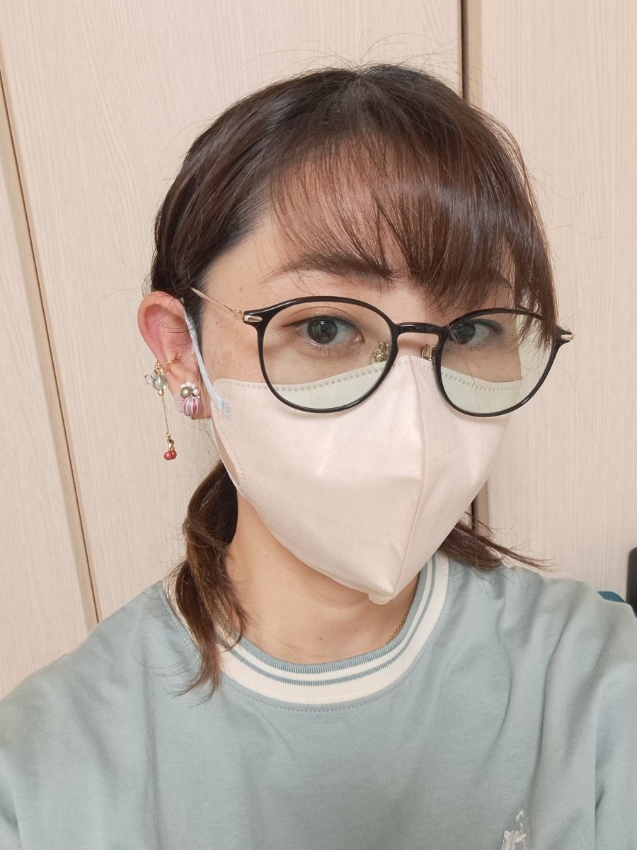 KFISHIU6czX5zAp's tweet photo. コロナでイベント行けなくて、ぐでころに代行をお願いしていたアクセサリー達がついに手元に♡ぐでんほんとありがとう🙏🙏🙏
今日は早速コスモスちゃんとノベルティのイヤーカフを合わせてみたよ✨
#花紡ぐ秋展 #心の箱庭 #spinu #ハンドメイドアクセサリー https://t.co/smXaUQ96sA