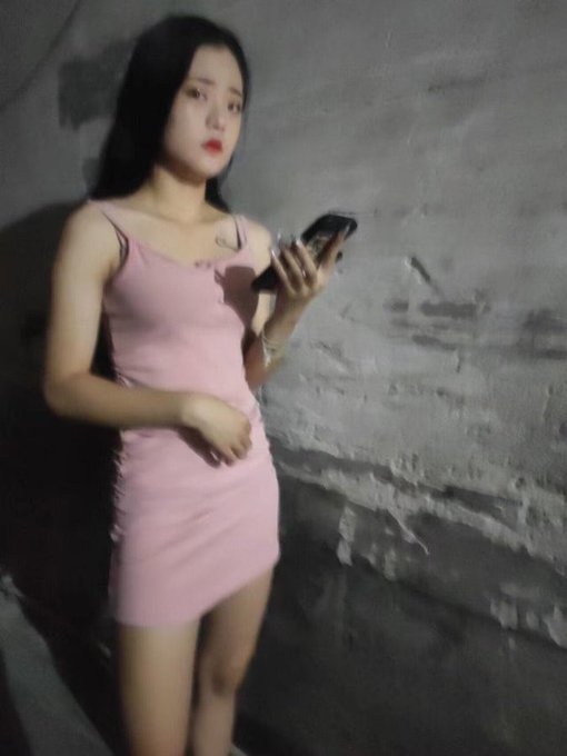 #贵阳 #站街 #扫街
贵阳南明二戈寨农贸市场后面 ， 这地方还是繁荣昌盛，大概20个左右，有胖有瘦，后面巷子里一般，150-200