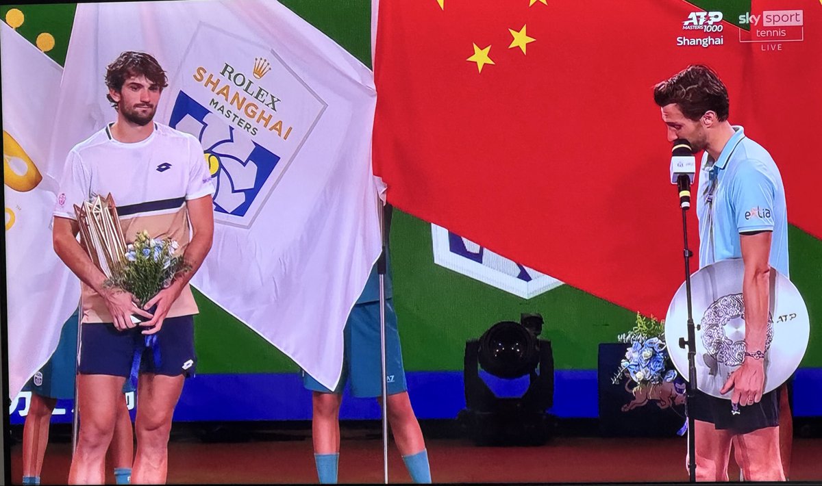 CarloGalati's tweet image. Una premiazione così emozionante, non la ricordo 🥹

#tennis🎾 #rolexshanghaimasters
