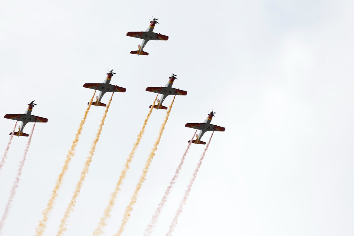 Como cada #12DeOctubre, el desfile militar por el #DíaDeLaFiestaNacional pone en valor la labor de las Fuerzas Armadas y las FFCCSE. Este año, ha estado presidido por los Reyes, la Princesa de Asturias y la Infanta Sofía. #DFN25 

➡️casareal.es/ES/Actividades…