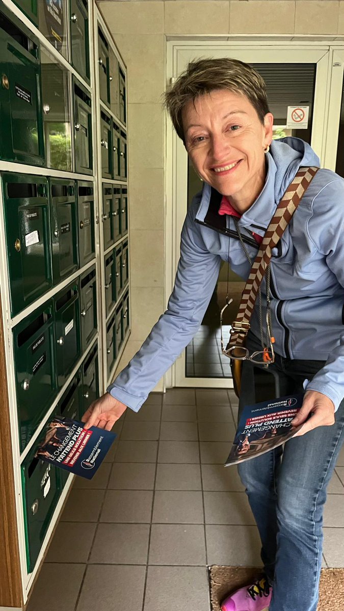 RN_Ain_01's tweet image. Belle journée de mobilisation du RN sur le marché de Gex pour demander la dissolution. 

Zéro compromis: dissolution ou démission !🇫🇷🇫🇷

#ain #dissolution #MotionDeCensure