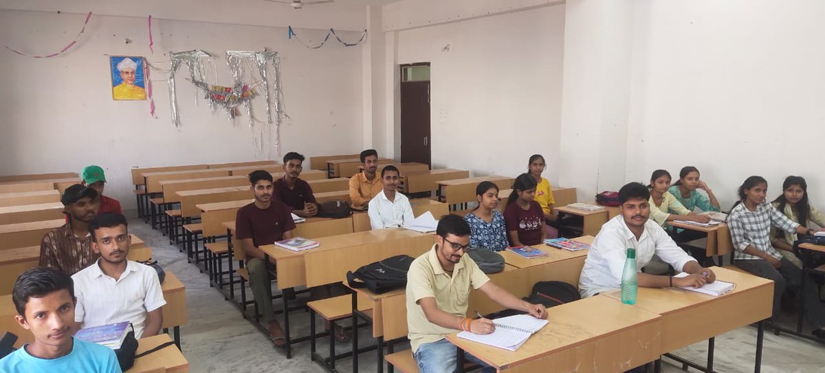 SiwanGP's tweet image. Sunday Extra Classes at GP Siwan ✨
In view of the upcoming semester exams scheduled for December, extra, doubt-clearing, and revision classes were held today (12th October 2025) from 10 AM to 5 PM at Government Polytechnic Siwan.
#GPSiwan  #ExtraClasses #DedicatedTeachers