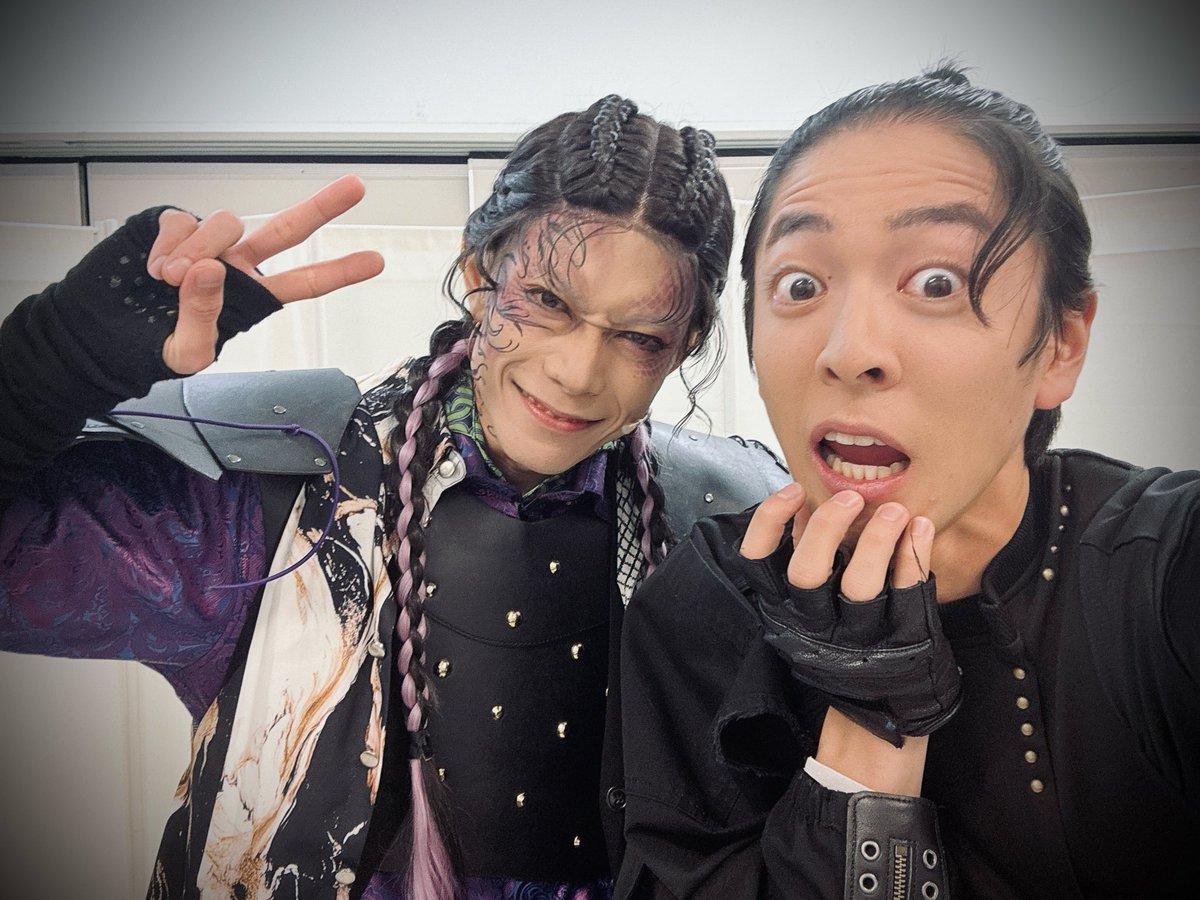 舞台「RE:BIRTH」　#ボルステ
9日目マチソワ終演！！！
ご来場誠にありがとうございました🙇‍♂️

明日でついに、この作品も終わりを迎えます。
最後まで全力で命を燃やして頑張ります🔥

今日のお写真は個人的、激推しキャラ
『今川』役の玉置裕規さんと📸
怪演っぷりに毎回舞台そででニヤニヤしてます笑