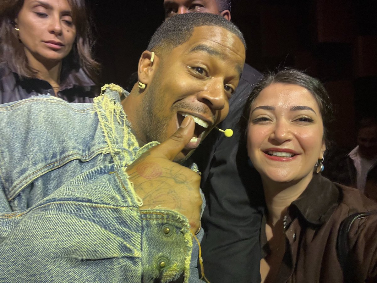 qwef24's tweet photo. Dün Kid Cudi'ye bu kadar yakındım işte of of off IF I FALL IF I DIE, KNOW I LIVED IT TO THE FULLEST 🥲❤️🦋🦋🦋 https://t.co/5rupz8z1bp