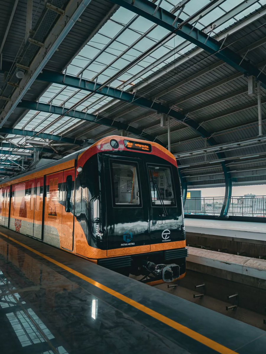 NAYABIHAR0's tweet image. ⚠️ STOP SPREADING LIES ABOUT PATNA METRO!
आज पटना मेट्रो पूरे देश में ट्रेंड कर रही है, वो भी किसी पॉजिटिव वजह से नहीं, बल्कि निगेटिव वजह से कि लोग स्टेशन गंदा कर रहे हैं।
पर कोई नहीं बताता कि जब मेट्रो बन रही थी, तब मजदूर पान-गुटखा खाकर वही गंदगी फैला रहे थे। अब उद्घाटन के बाद…