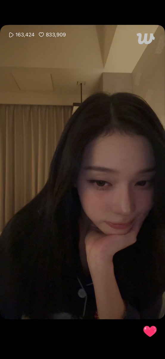 오늘 민정이 여자다 생각하고 있었는데 갑자기 귀여운 표정 지었어 ㅎ ◡̈