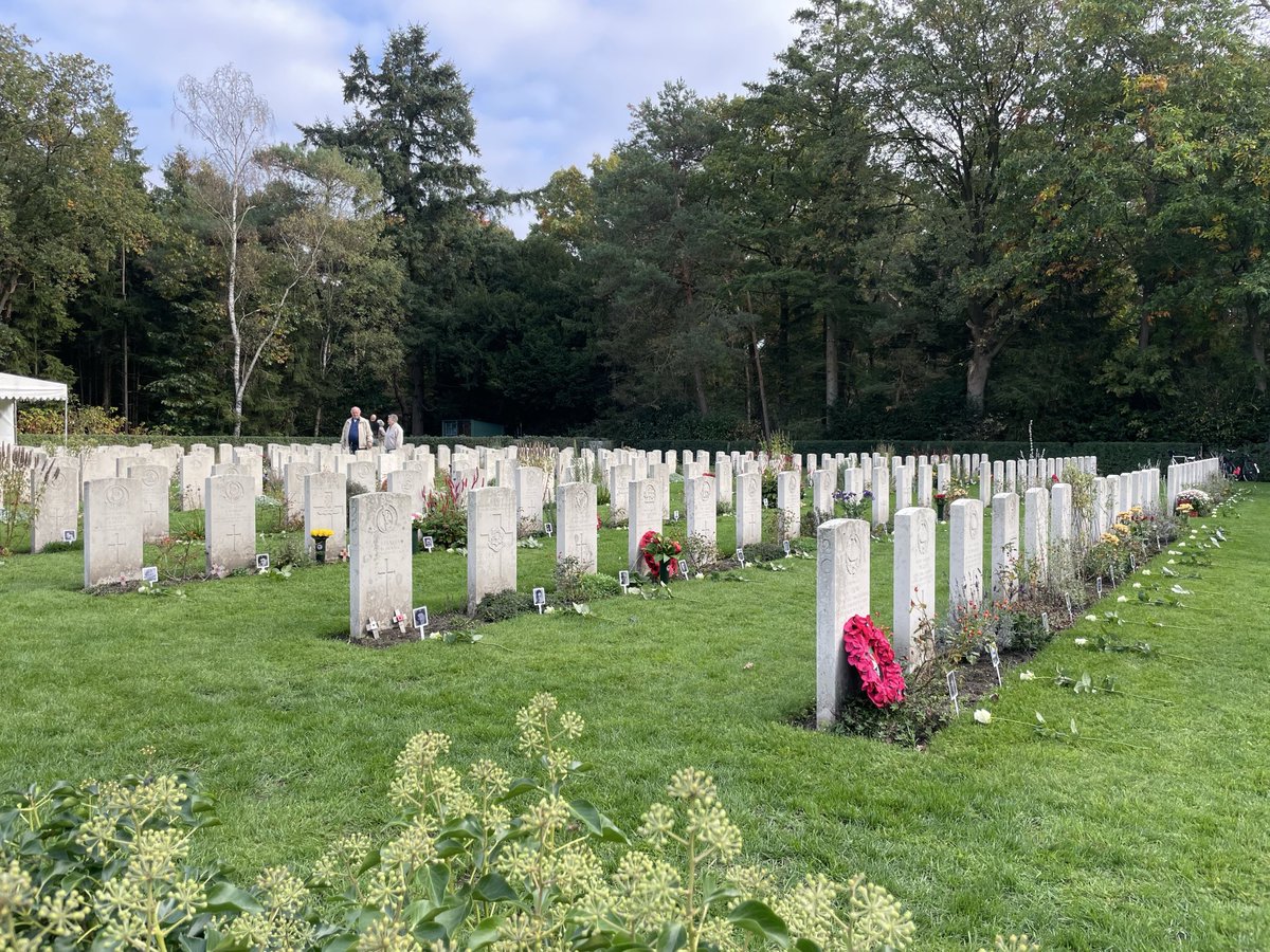 Joined family members &amp; local community to commemorate 81st anniversary of the Battle of #Overloon &amp; liberation of #Venray. One of the bloodiest battles of the Second World War, there are 692 Commonwealth burials at Venray &amp; 280 at Overloon <a href="/CWGC/">Commonwealth War Graves</a> <a href="/ukinnl/">UK in NL🇬🇧🇳🇱</a> <a href="/Gemeente_Venray/">Gemeente_Venray</a> 🇬🇧 🇳🇱