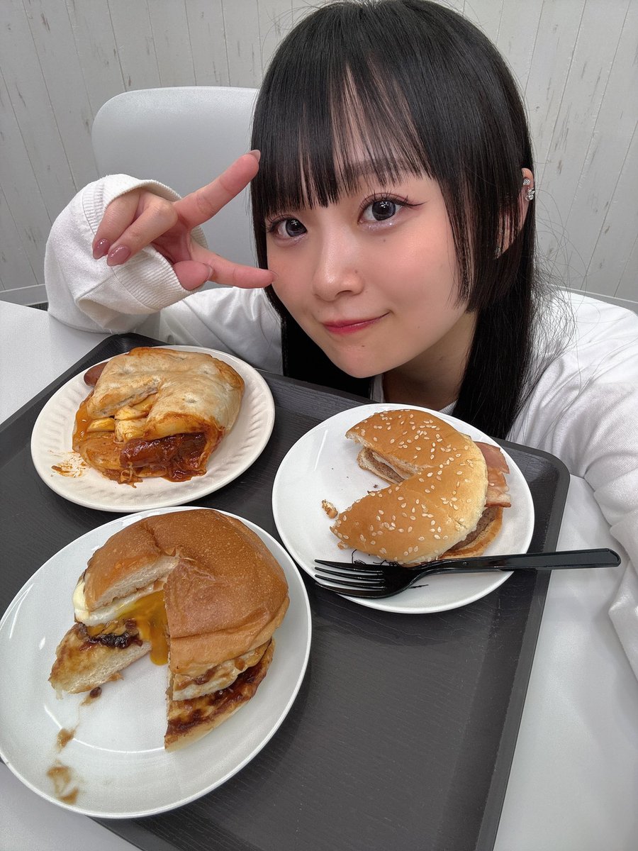 #ののんたいとる 第15回
配信されました🌕

みなさんからいただいた運動会や舞台の感想、とっても嬉しかったです！🫶🏻
一緒に9月駆け抜けてくれてありがとう！

ご褒美に月見食べました🌕🐰
シーズンバーガー奥が深いです！🍔