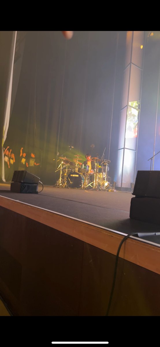 _suikasan_'s tweet photo. 最後の曲、袖で盛り上がるスタッフさんたち
かわいかった
#キタニタツヤ https://t.co/hpHITLILGn