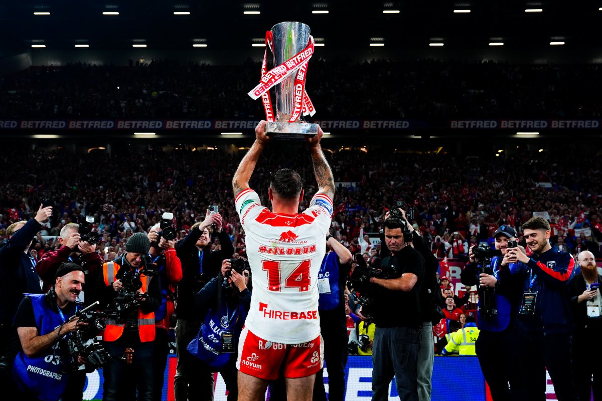 Born in Leeds. Forged in Wigan. Refined in Perpignan.

Micky Mac. Immortalised in East Hull 🏆🏆🏆

#UpTheRobins🔴⚪️