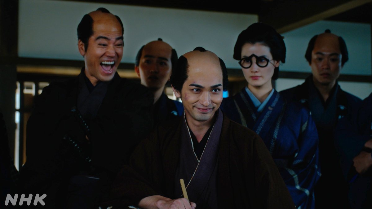 berabou_nhk's tweet image. ｢身上半減の店は日の本で蔦屋だけ！｣
｢そうきたか！｣

配信は👉web.nhk/tv/an/berabou/…

#大河べらぼう
#桐谷健太 #中川翼 #横浜流星 #橋本愛