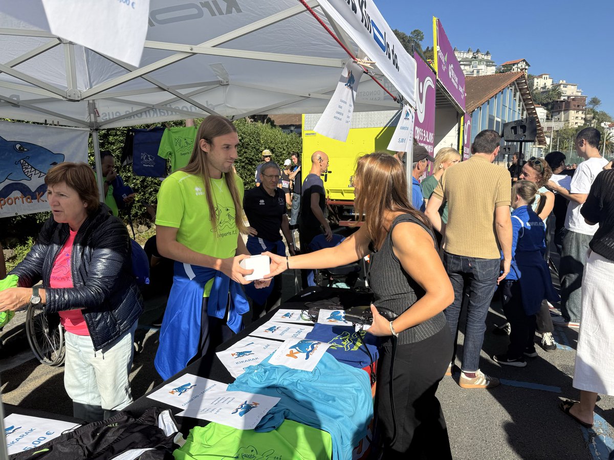 🏃‍♀️✨ Gaur Cross 3 Playas lasterketaren sari banaketan egon naiz, Donostiako herri lasterketa maitatuenetakoa, aurten 35. edizioa betetzen duena.

Emakumeok Mugimenduan programaren bidez emakumeak parte hartzera animatu eta prestatu ditugu 💪💜 Kirola guztiontzat, Gipuzkoa osoan!