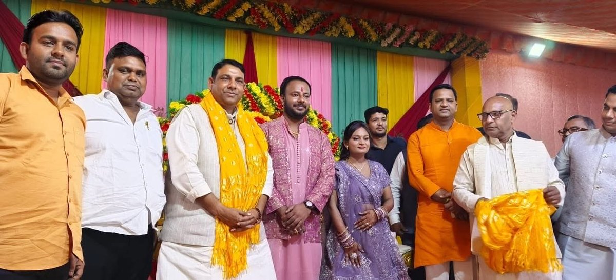 sanjivsharmabjp's tweet photo. आज गोविन्द पुरम में भाजपा नेता अविरल गर्ग जी के सगाई समारोह में जाकर उन्हें और उनके परिवार को हार्दिक बधाई एवं शुभकामनाएं दीं।

ईश्वर से प्रार्थना है कि उनका जीवन सुख, समृद्धि और खुशियों से परिपूर्ण रहे।

✨💍 #AviralGarg #BJP #SagaiSamaroh #Ghaziabad #BJP4UP #BJP4India https://t.co/ON2NyIaS55