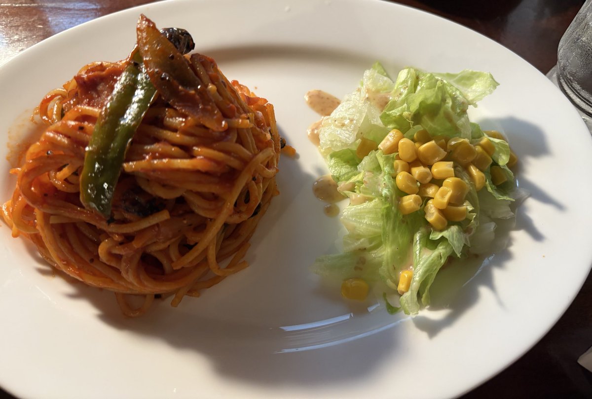 爪整えてもらって、ラドリオ行ってウインナーコーヒーとナポリタン食べて、美容室行って、近江屋洋菓子店でコーヒーゼリー買えて何もかも上手くいった、今日は