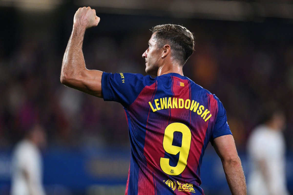 Pxxdwskiii's tweet image. Lewandowski scored his 600th career goal 3 years ago btw, he’s currently on 700 career goals.
Don’t compare us.