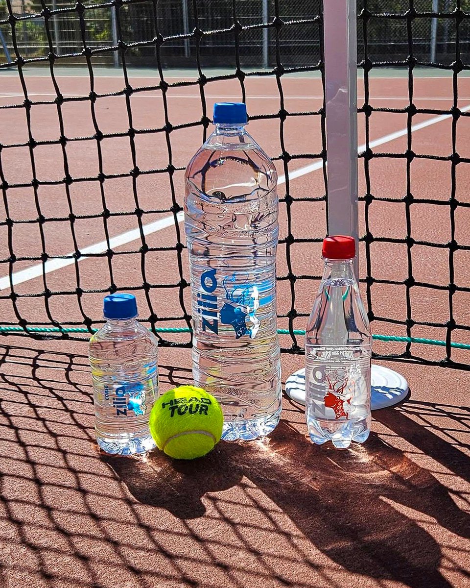 𝑺𝒖𝒓 𝒕𝒐𝒖𝒔 𝒍𝒆𝒔 𝒕𝒆𝒓𝒓𝒂𝒊𝒏𝒔 𝒅𝒆 𝒔𝒑𝒐𝒓𝒕, 𝒊𝒍 𝒚 𝒂 𝒁𝒊𝒍𝒊𝒂 ! 💧🎾 
#Zilia #eauminerale #nature #corsica #sport #tennis
