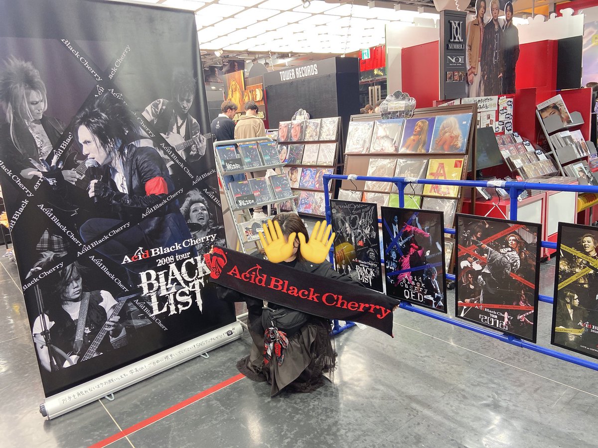 aocha072811's tweet photo. 10/11inタワレコ池袋店
フィルムLIVE夜の部に参戦✨
開演前に声かけてくださったお姉さまと暴れて来ました😍🍒✨
LIVE終わりにスタバで噂の96猫フラペチーノ飲んできた🐈‍⬛💕甘酸っぱくて美味しすぎ〜🫶 
2日間限定のセルフネイル💅✨(記録用)
#AcidBlackCherry
 #AcidBlackCherryFILMLIVEtour2025 https://t.co/Okc2LgHRPs
