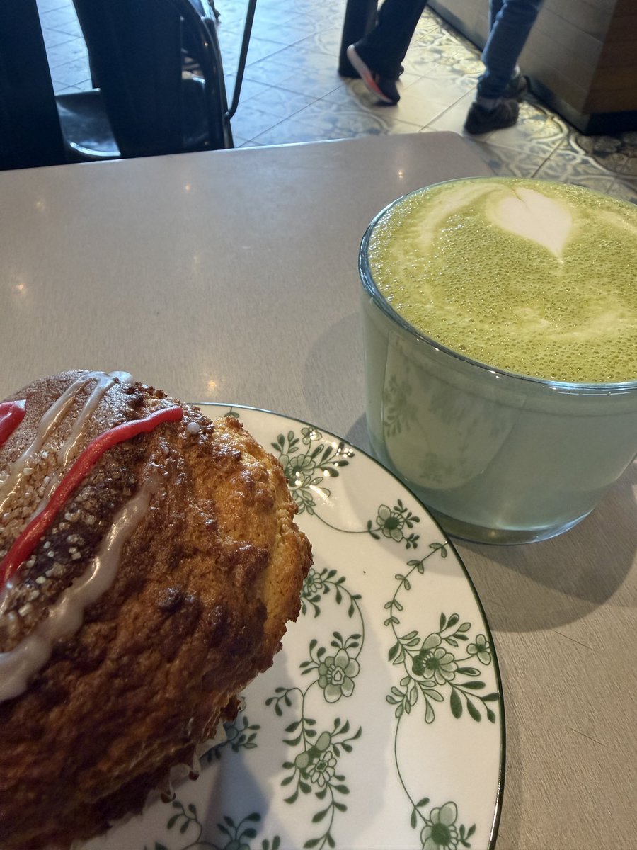 DAppaDanDev's tweet image. in a world of red, drink the green 🍵