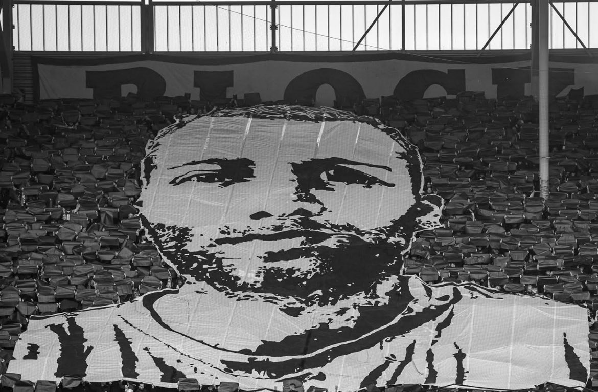 Auf den Tag genau vor neun Jahren verstarb FCM-Fan Hannes Schindler aus bis heute ungeklärten Gründen. Seither führt der 1. FC Magdeburg aus diesem Anlass einen Gedenktag zum Andenken an Hannes durch.

⬇️1/7⬇️

#EINMALIMMER