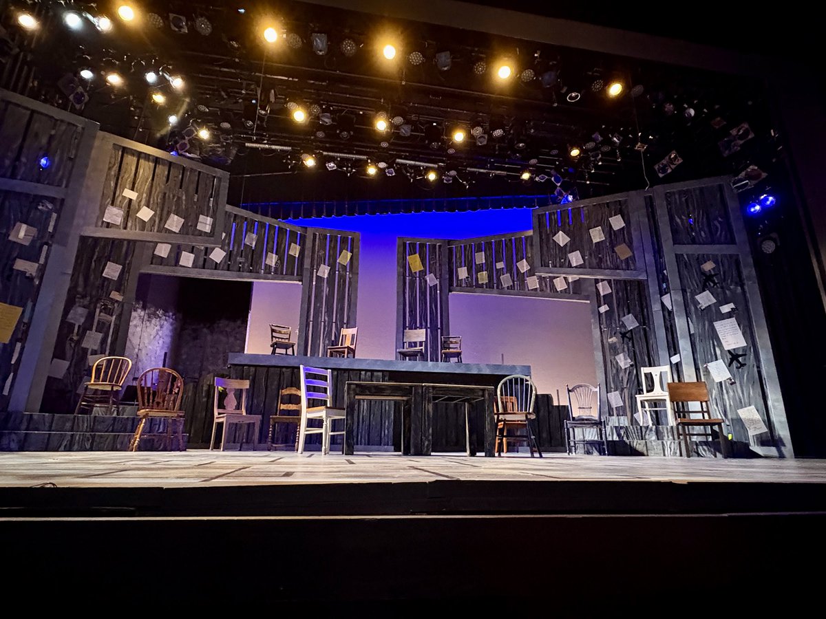 TTaylorAHS's tweet photo. A great night with great friends watching @robwalbrecht shine in Come From Away! He was incredible and the show was just as amazing! 👏🎭🎶 #frontrowseats https://t.co/wsLu2eZOzI