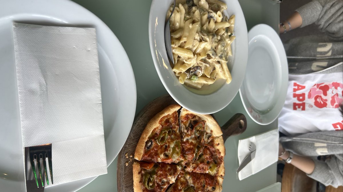 근황이 어떻게 먹부림..