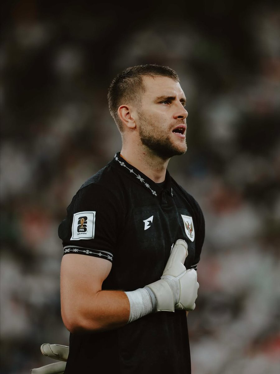 Kiper timnas Indonesia, Maarten Paes:

"Patah hati karena kami tersingkir dari perebutan tiket ke Piala Dunia di AS. 

Saya ingin berterima kasih kepada semua penggemar yang telah hadir di setiap putaran dan selalu menemani kami di mana pun kami bermain. 

Sekarang saatnya untuk