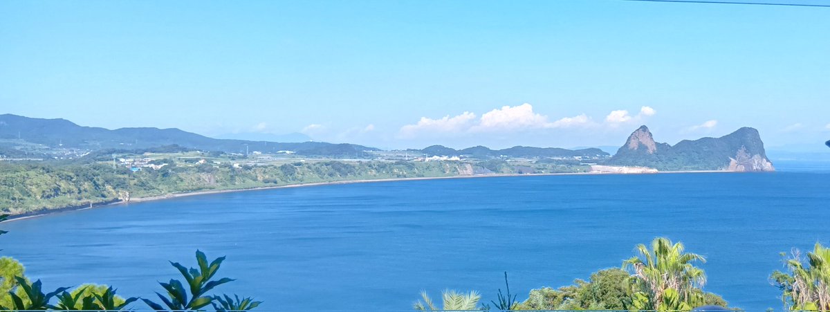 oshirop_q's tweet photo. そして、ハワイのような景色🌊
海も、山も、空気もキレイ😀✨✨ https://t.co/EIMsWvJfiA