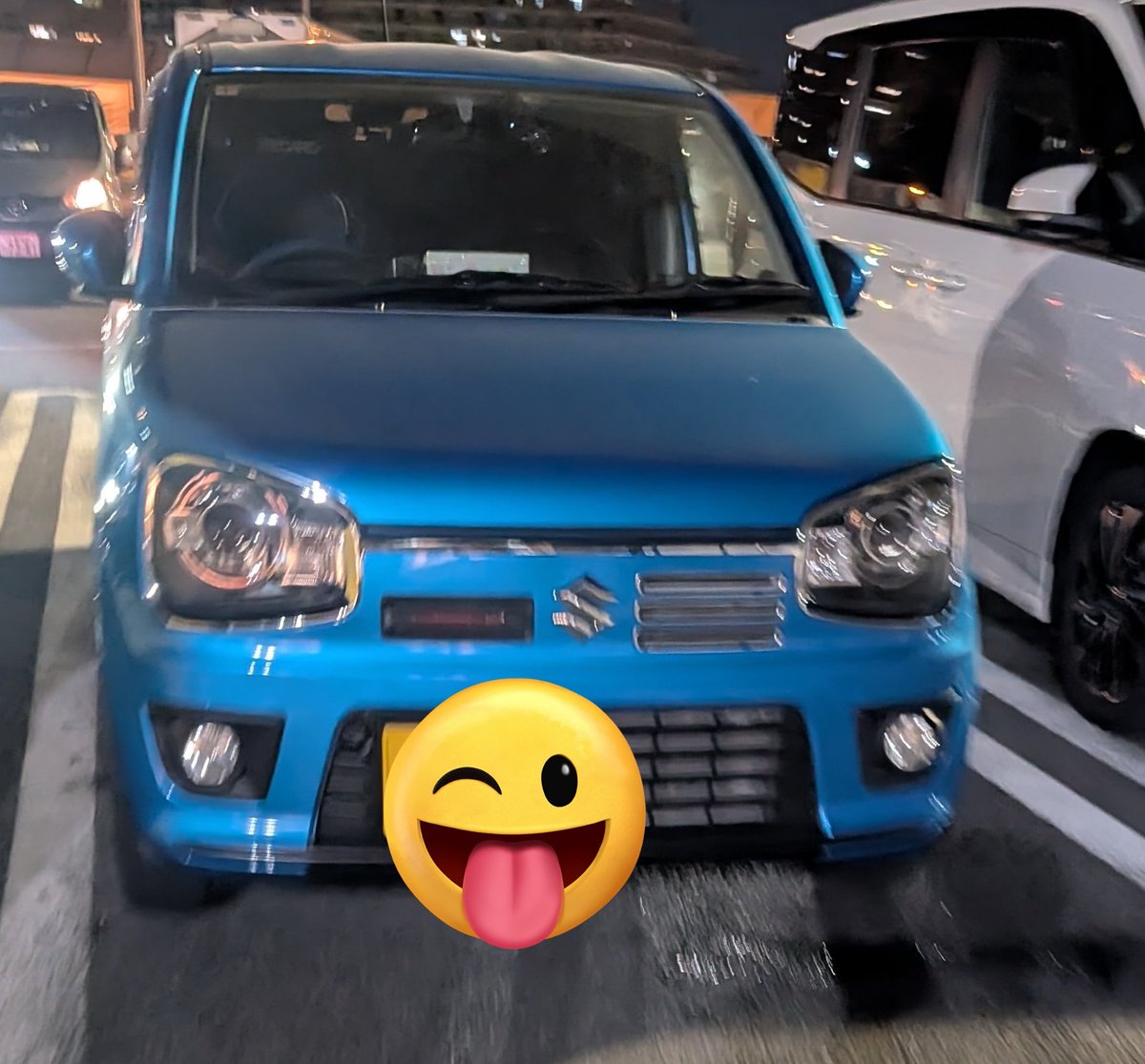 #買い逃さず買った車シリーズ
この色が県内にも知り合いのツテにも無くて他県で探して速攻契約した！！！！
始めて自分で車契約したからローンとか書類とか滞りまくってめちゃめちゃ納車遅れたけど！！！！！！！！！！！！！！！！！！！ｶﾞﾊﾊ