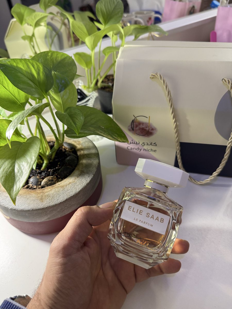 qwertyui03's tweet photo. #رابطة_عشاق_العطور 
@candynichesa1 
👋 اللي يقول ان مافي شي اسمه عطر نسائي ورجالي والمسألة تسويق فقط‼️ ادعوه لتجربة هالعطر 😇

🔺 عطر ايلي صعب لي بارفيوم ان وايت
عطر غارق بالانوثة والجمال لايقبل القسمة على 2

اداء ممتاز وسعر مناسب 
🟢 فقط 279 ريال مع كود MY10
https://t.co/qxcnkuPEBL