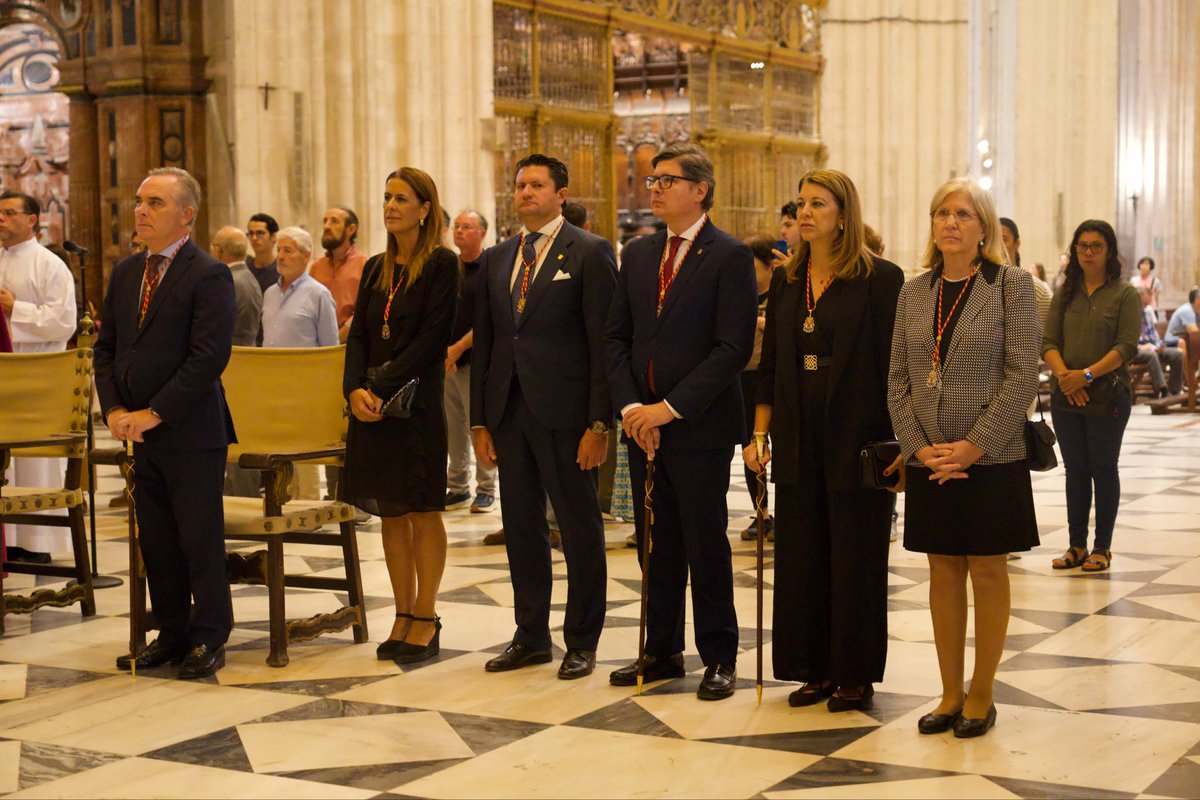 Asistimos al solemne Tedeum y ofrenda floral ante el sepulcro de Cristóbal Colón, en este 12 de Octubre, día de la Hispanidad y Fiesta Nacional. 

¡ Viva España! 🇪🇸