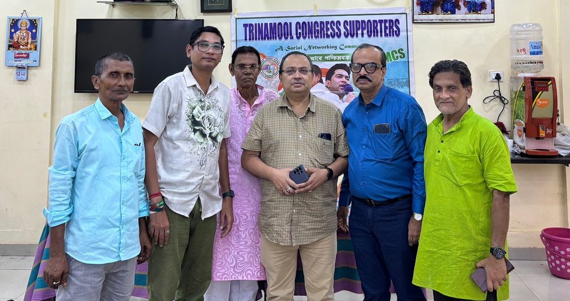 TMC_Supporters's tweet image. অত্যন্ত আনন্দের সাথে আমরা জানাচ্ছি , TMCS এর বিজয়া সম্মিলনীতে উপস্থিত ছিলেন প্রাক্তন সাংসদ ও দলীয় মুখপাত্র শ্রী কুনাল ঘোষ @KunalGhoshAgain
ওনাকে কমিউনিটির পক্ষ থেকে বিজয়ের বিজয়ার শুভেচ্ছা ও ধন্যবাদ জানাই .
গিরিশ পার্কে TMCS কমিউনিটির উদ্যোগে বিজয়া সম্মিলনী চলছে .…