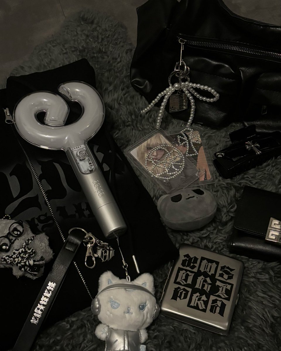 maa_maruu's tweet photo. 𝗽𝗮𝗰𝗸𝗶𝗻𝗴 🖤✧︎*。 https://t.co/uYeMz4QU7U