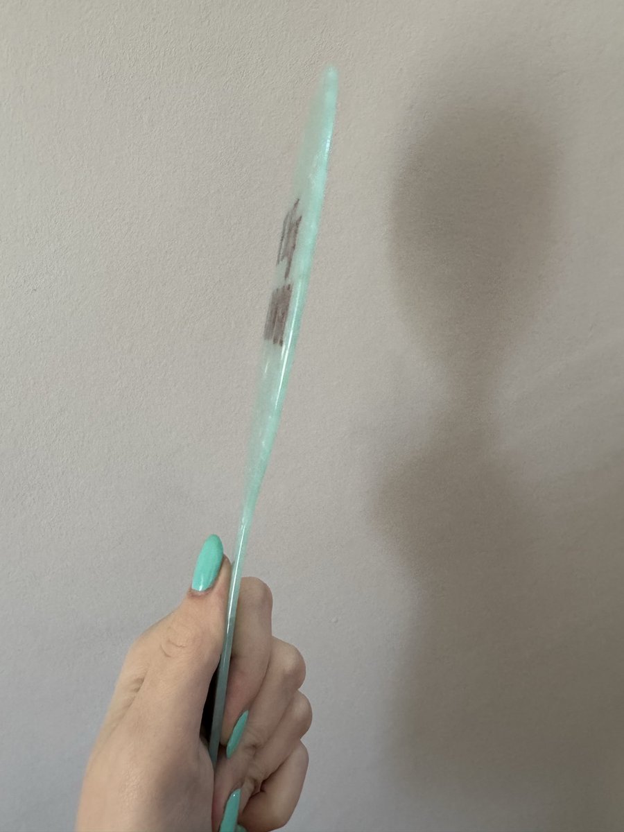 beginagaintv's tweet image. my showgirl hairbrush came broken…

thanks umg