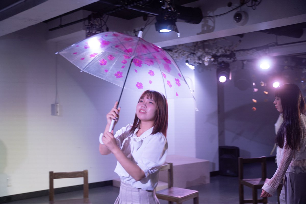 #春に 終演しました。
大人になるって、正解は無い。その言葉にどれだけ救われたかわかりません。
沢山笑い合って、沢山支えてくれた素敵なみんな。お別れするのは辛いけど、今度会うときは、もっと成長した私を見せられるように頑張りたいです。
みんなありがとう！