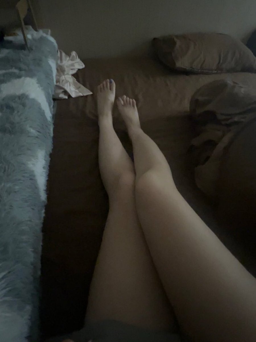 Mưa gió ai qua sưởi ấm với em không ạ🥰 
Sg càng tốt miễn lịch sự sạch sẽ là dc nha
Inbox tele em❤️🫶🏼