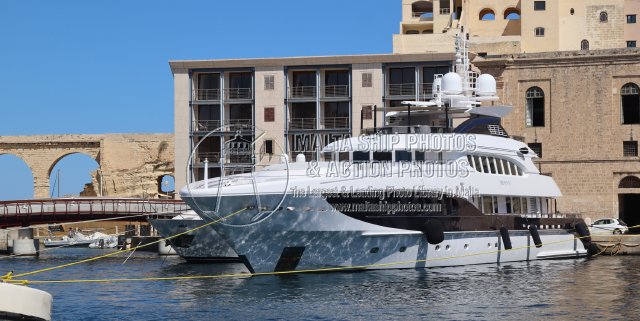 Shipguru's tweet photo. #Dutchbuilt #heesenyachts #yacht #IDEFIX_II #moored at #GrandHarbourMarina , #Malta - 18.09.2025 - https://t.co/nfgboxc3g3 - NO PHOTOS can be used or manipulated without our permission @YachtspotterCom @GrandHMarina @Heesen_Yachts @Dutchyachting @yachtingmonthly @YachtingMag https://t.co/uFj0NFQSeh