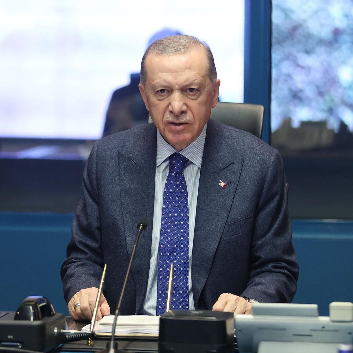 HBS Araştırma Şirketi olası Cumhurbaşkanlığı seçim anketi:

Mansur Yavaş   % 57.3
Tayyip Erdoğan % 42.7