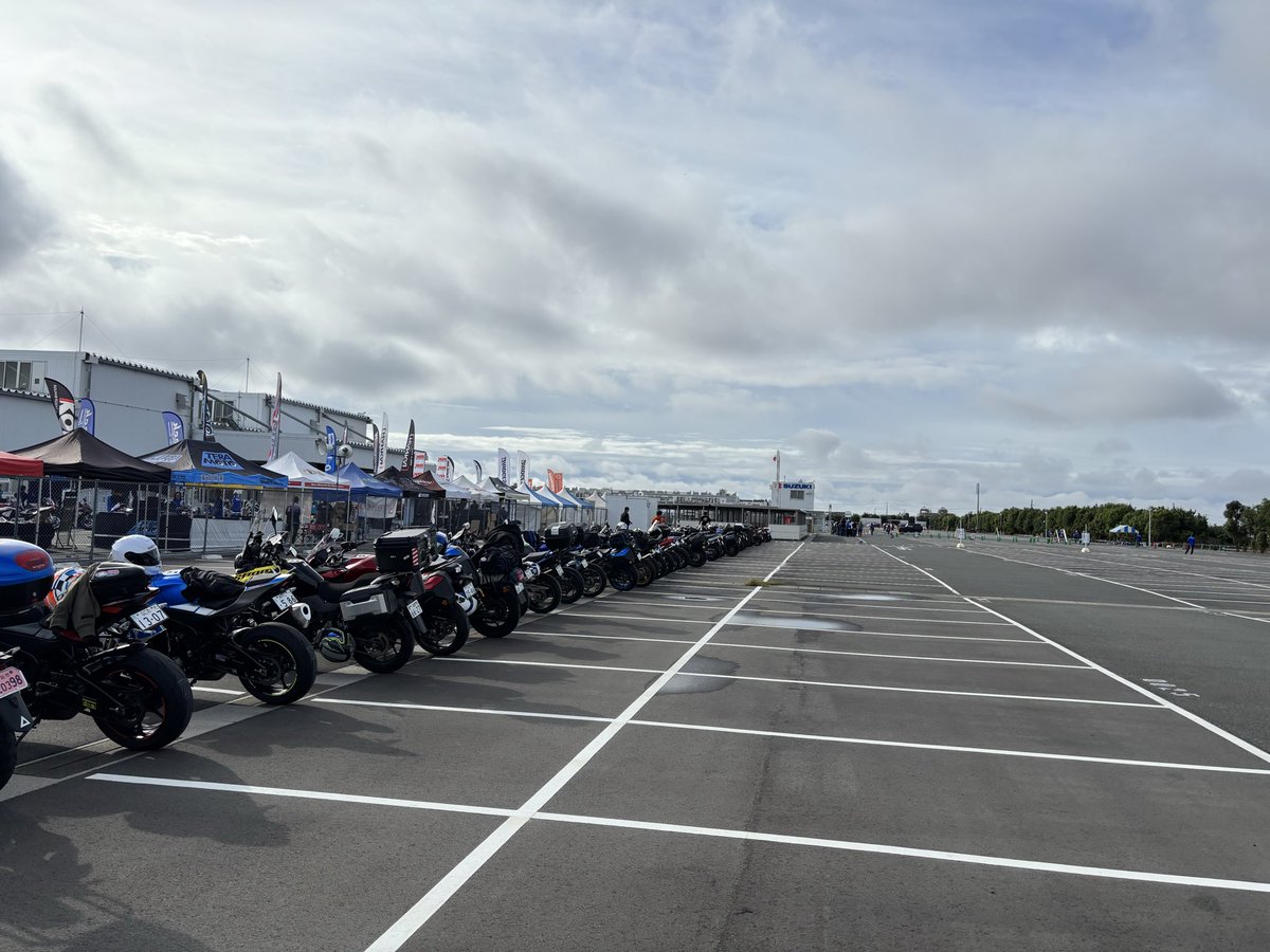 Fw15C's tweet photo. 行ってよかった！
飲み物もくれたしスズキって太っ腹だなと思った #GSX_S_Rミーティング2025 https://t.co/cIAqhR1lmH