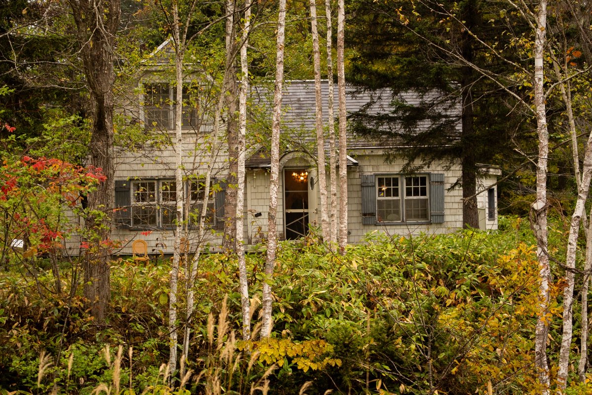 🇨🇦🍁🧚‍♀️
北海道・芦別「カナディアンワールド」

映画『赤毛のアン』の世界を再現してつくられたテーマパーク。
今もカナダの街並みがそのまま残り、まるで海外に来たような気分に🇨🇦✨
入場料は驚きの500円。静かな丘の上で、非日常を感じながらゆったり散歩を🌿📸

#ren_yasue_photo 
#芦別